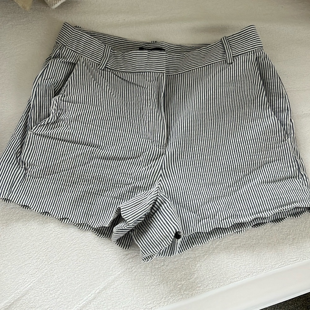 J Crew Scalloped Seersucker Short